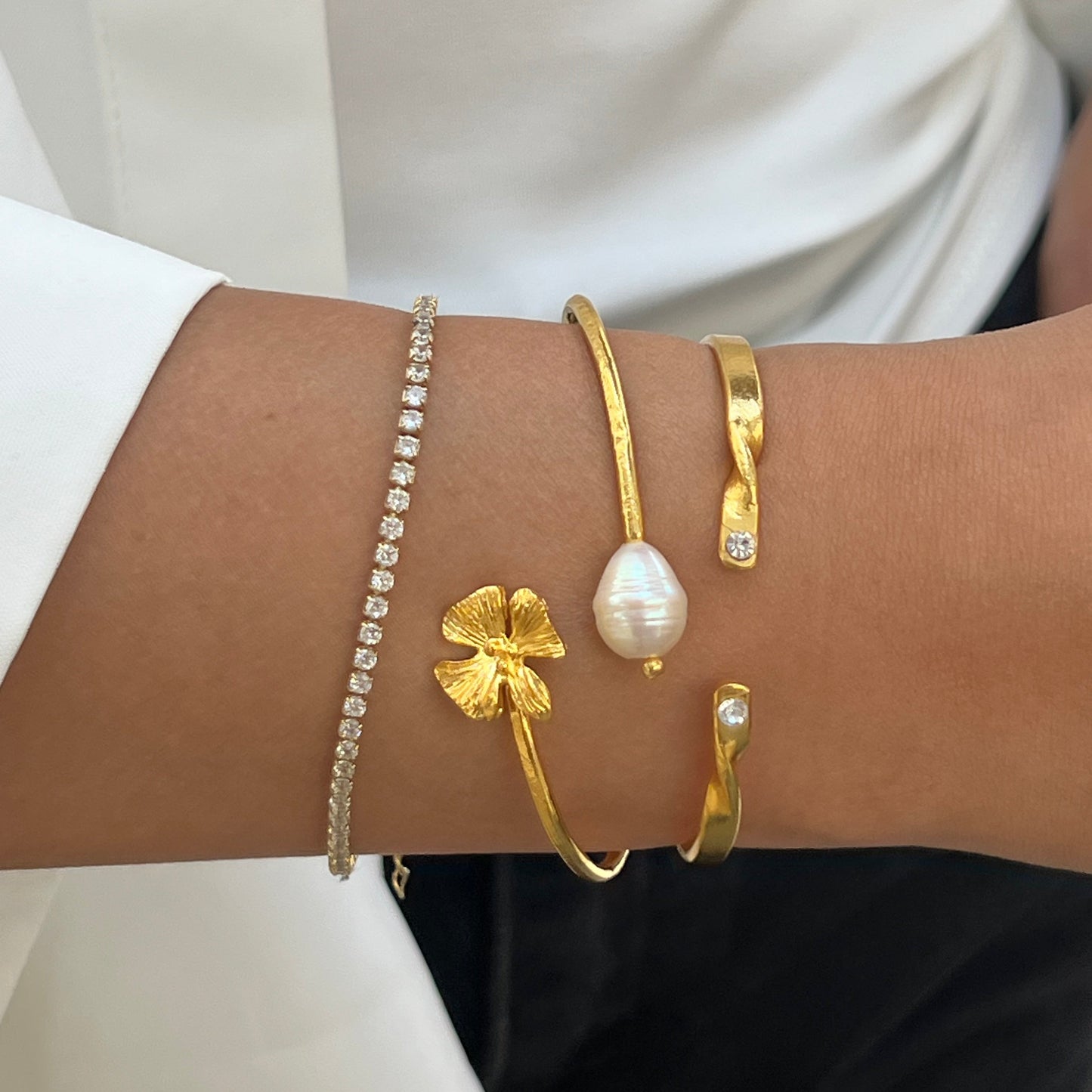 Lilly Flower Pearl Bangle