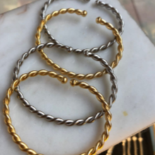 Torsade bangle