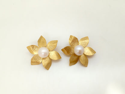 Vintage Flower Earrings with Pearls