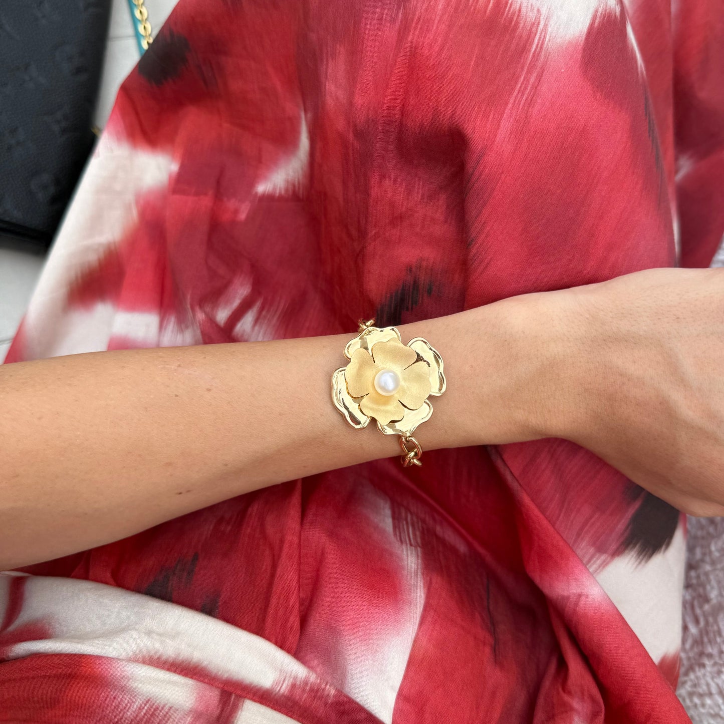Big Vintage Flower Design Bangle