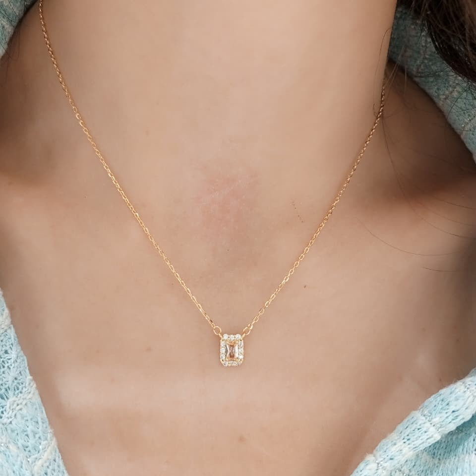 Simple Zircon Rectangle Necklace In Gold
